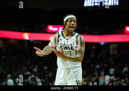 Winston-Salem, Caroline du Nord, États-Unis.2nd févr. 2022.Le gardien des diacres de Wake Forest Daemon Alondes Williams (31) réagit à l'appel lors de la première moitié de la rencontre ACC Basketball au LJVM Coliseum à Winston-Salem, en Caroline du Nord.(Scott Kinser/Cal Sport Media).Crédit : csm/Alay Live News Banque D'Images