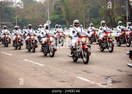 Calcutta, Inde - 24 janvier 2022: La police de Calcutta pratique leur défilé pendant la journée de la république. La cérémonie est faite par l'armée indienne chaque année Banque D'Images