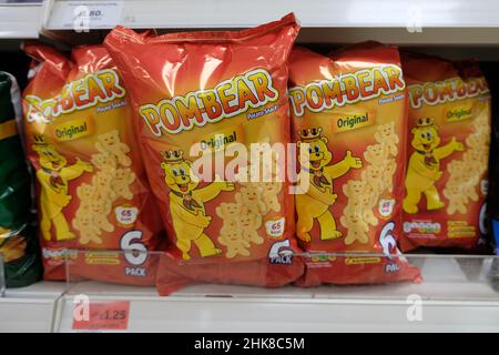 Londres, Royaume-Uni, 2nd février 2022, KP snacks avertit qu'il pourrait y avoir une pénurie dans les semaines à venir de ses produits après une attaque ransomware.Le géant de la collation produit des chips et des noix de marque bien connue - McCoys, Butterkist, Pom-Bear, Tirells et Popchips.Crédit : onzième heure Photographie/Alamy Live News Banque D'Images