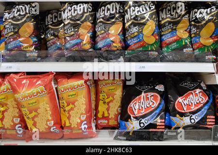 Londres, Royaume-Uni, 2nd février 2022, KP snacks avertit qu'il pourrait y avoir une pénurie dans les semaines à venir de ses produits après une attaque ransomware.Le géant de la collation produit des chips et des noix de marque bien connue - McCoys, Butterkist, Pom-Bear, Tirells et Popchips.Crédit : onzième heure Photographie/Alamy Live News Banque D'Images