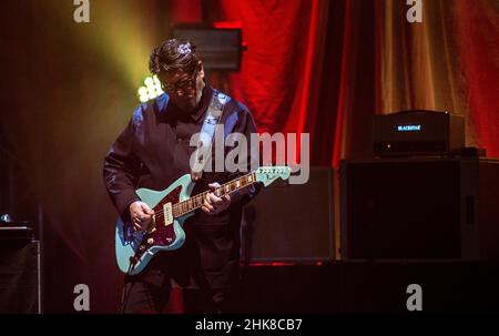 Leeds, Royaume-Uni.2nd févr. 2022.Echo et le guitariste Bunnymen will Sergent, jouant en direct à l'Académie O2 de Leeds.Le chanteur Ian McCulloch a subi une attaque de douleur dorsale sévère et a dû abandonner le concert à mi-chemin.Crédit photo: ernesto rogata/Alay Live News Banque D'Images