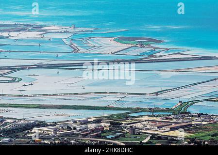 Les salines de Trapani, vue aérienne, Trapani, Sicile, Italie Banque D'Images