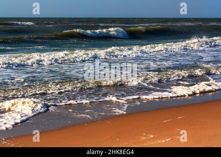 Vagues de mer avec vent .Paysage de bord de mer Banque D'Images