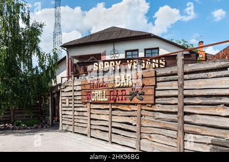 Kiev, Ukraine - 3 juillet 2021 : le Grill Bar sur la banlieue d'Osokorky.Osokorky est un quartier historique, sur la rive gauche de Kiev, la capitale o Banque D'Images
