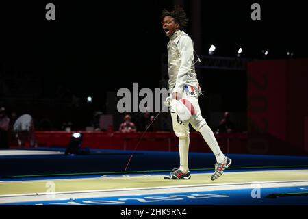 26th JUILLET 2021 - CHIBA, JAPON : Enzo Lefort de France réagit à l'avancement aux quarts de finale de l'individu Men's Foil lors des Jeux Olympiques de Tokyo en 2020 Banque D'Images