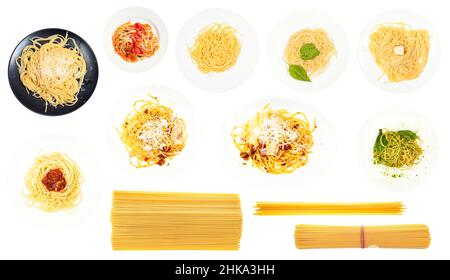 ensemble de divers spaghetti cuits et secs isolés sur fond blanc Banque D'Images