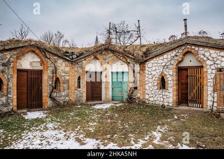 Vrbice, village viticole en Moravie, République Tchèque, avec cave à vin ruelle.bâtiments en pierre avec salles de presse et caves à voûte longue.Petites maisons à vin Banque D'Images