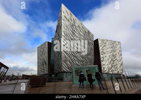 Titanic Museum à Belfast, Nordirland, Die Titanic Belfast ist eine Besucherattraktion, die 2012 eröffnet wurde und ein Denkmal für das maritime Erbe Banque D'Images