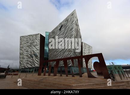 Titanic Museum à Belfast, Nordirland, Die Titanic Belfast ist eine Besucherattraktion, die 2012 eröffnet wurde und ein Denkmal für das maritime Erbe Banque D'Images