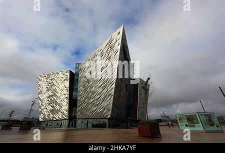 Titanic Museum à Belfast, Nordirland, Die Titanic Belfast ist eine Besucherattraktion, die 2012 eröffnet wurde und ein Denkmal für das maritime Erbe Banque D'Images