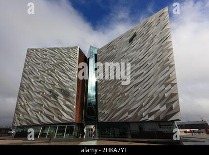 Titanic Museum à Belfast, Nordirland, Die Titanic Belfast ist eine Besucherattraktion, die 2012 eröffnet wurde und ein Denkmal für das maritime Erbe Banque D'Images