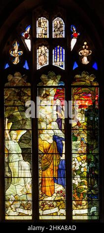 Vitraux église Thurston, Suffolk, Angleterre, Royaume-Uni c 1895 'il est ressuscité' par Ward et Hughes, trois Marys au tombeau vide Banque D'Images