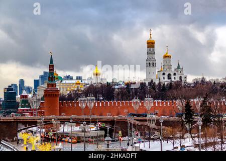 Moscou, Russie - décembre 16 2021 : vue magnifique sur le Kremlin de Moscou et Ivan le Grand clocher. Banque D'Images
