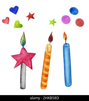 3 bougies avec des étoiles de flamme brûlantes coeurs confetti.Illustration de la nourriture aquarelle isolée sur blanc.Design pour cartes de vœux, tissus, textiles, papier peint, menu,emballage, impression, emballage, chambre bébé. Banque D'Images
