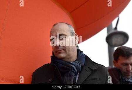 Laurent Berger, Secrétaire général de la CFDT - travailleurs essentiels,Qui ont continué à travailler pendant la crise sanitaire et les lockdowns, manifestent dans les rues de Paris, France le 3 février 2022, à l'appel de la CFDT (Confédération française démocratique du travail), pour exiger une meilleure reconnaissance de leur profession et de meilleures conditions de travail.Photo de Patrice Pierrot/ABACAPRESS.COM Banque D'Images