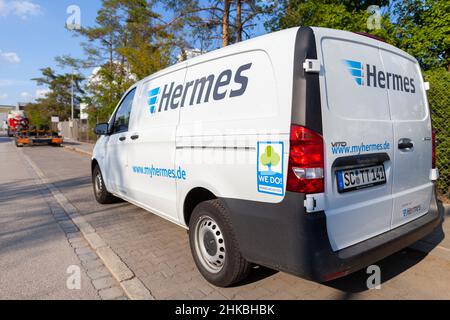 Nuernberg, Allemagne - 4 août 2019 : succursale Hermes sur un camion de livraison Mercedes Benz. Banque D'Images