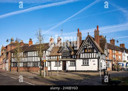 dv8 au Black Bear également connu sous le nom d'Olde Black Bear dans le centre-ville de Sandbach Cheshire Royaume-Uni Banque D'Images