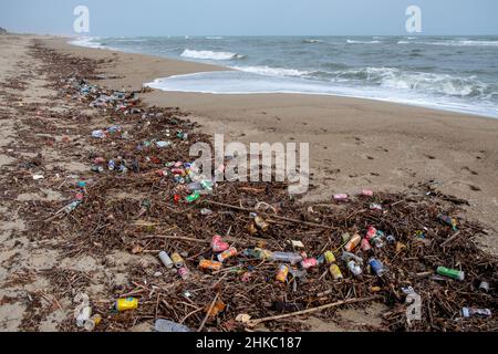 Pollution la plage déteste mer méditerranée Banque D'Images