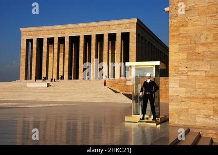 Soldat gardien du mausolée d'Ataturk à Ankara, Turquie. Banque D'Images