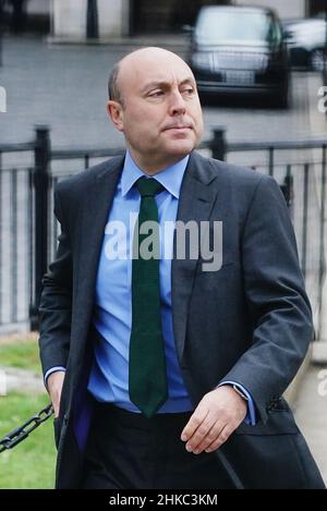 Le député conservateur Andrew Griffith traversant le Palais de Westminster avant l'annonce qu'il avait été nommé à la tête de l'unité de politique du premier ministre, après le départ de l'allié à long terme du premier ministre, Munira Mirza, directeur de l'unité de politique numéro 10,Qui a démissionné après que Boris Johnson n'a pas présenté de excuses pour avoir utilisé un « calmeur » de Jimmy Savile contre Sir Keir Starmer.Date d'émission : jeudi 3 février 2022. Banque D'Images