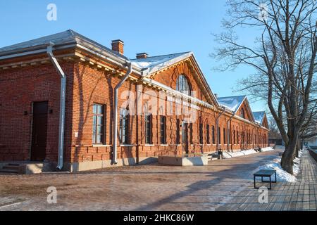 KRONSHTADT, RUSSIE - 18 JANVIER 2022 : ancien bâtiment de cuisine hollandaise (bâtiment pour la cuisine par les équipages de navires étrangers), le jour ensoleillé de janvier Banque D'Images