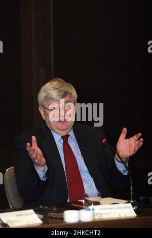 ISTANBUL, TURQUIE - AVRIL 11 : célèbre homme politique allemand Joschka Fischer portrait le 11 avril 2008 à Istanbul, Turquie. Il a été ministre des Affaires étrangères et vice-chancelier de l'Allemagne de 1998 à 2005. Banque D'Images