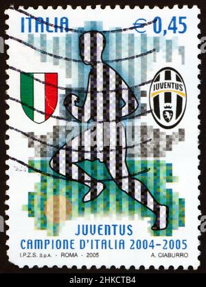 ITALIE - VERS 2005: Timbre imprimé en Italie dédié à Juventus, champion italien de football 2004-05, vers 2005 Banque D'Images