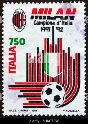 ITALIE - VERS 1992: Timbre imprimé en Italie dédié à Milan, champion italien de football 1991-92, vers 1992 Banque D'Images