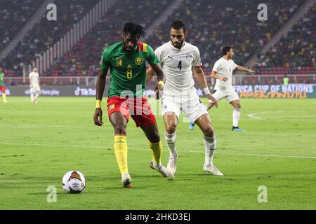 CAMEROUN, Yaoundé, 03 février 2022 - Andre Zambo Anguissa du Cameroun et AMR El Solia de l'Egypte en action pendant la coupe d'Afrique des Nations jouent demi-finale match entre le Cameroun et l'Egypte au Stade d'Olembe, Yaoundé, Cameroun, 03/02/2022/ photo de SF Credit: Sebo47/Alay Live News Banque D'Images