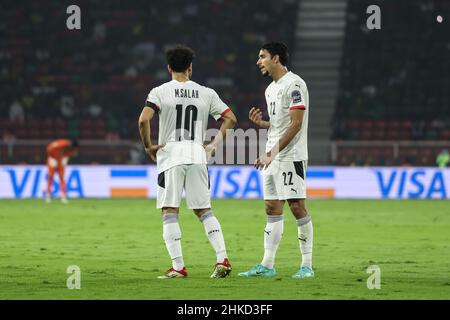 CAMEROUN, Yaoundé, 03 février 2022 - Mohamed Salah et Omar Marmoush, d'Égypte, lors de la coupe d'Afrique des Nations, jouent demi-finale du match entre le Cameroun et l'Égypte au Stade d'Olembe, Yaoundé, Cameroun, 03/02/2022/ photo de SF Credit: Sebo47/Alay Live News Banque D'Images