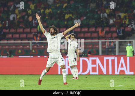 CAMEROUN, Yaoundé, 03 février 2022 - Mohamed Elneny, Mohamed Salah d'Égypte pendant la coupe d'Afrique des Nations, joue demi-finale du match entre le Cameroun et l'Égypte au Stade d'Olembe, Yaoundé, Cameroun, 03/02/2022/ photo de SF Credit: Sebo47/Alay Live News Banque D'Images