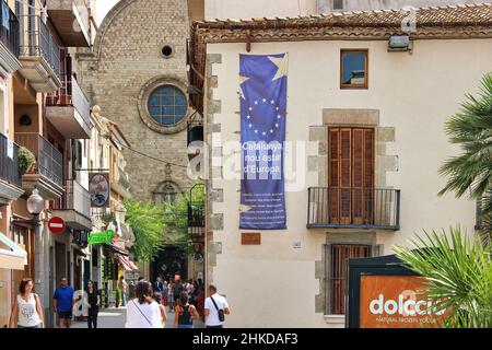 Le centre urbain de la belle ville touristique de Calella situé sur la Costa Brava dans la province de Barcelone Banque D'Images