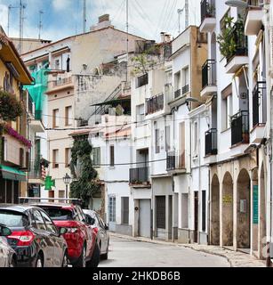 Sant Pol de Mar est le village le plus pittoresque de la Costa Brava avec ses maisons blanches qui descendent jusqu'à la mer. Banque D'Images