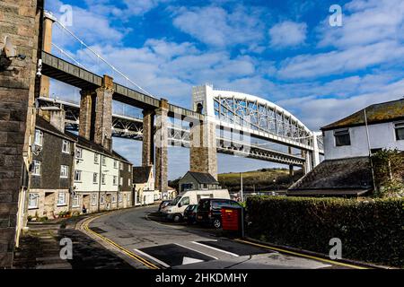 Vue sur les ponts Tamar et Royal Albert reliant Saltash et Plymouth, Cornouailles Banque D'Images