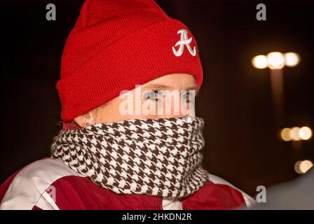 Un fan de football de Crimson Tide attend de féliciter l'équipe pour la victoire au championnat national, le 8 janvier 2010, à Tuscaloosa, Alabama. Banque D'Images