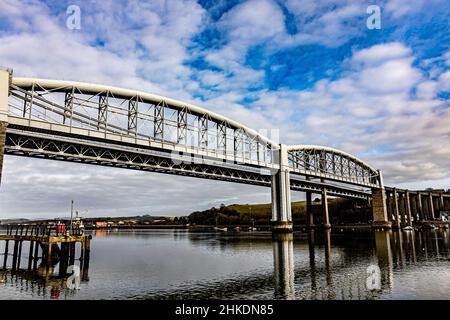 Vue sur les ponts Tamar et Royal Albert reliant Saltash et Plymouth, Cornouailles Banque D'Images