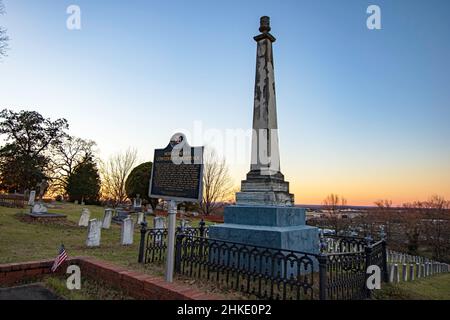 Montgomery, Alabama, USA-3 mars 2021 : marqueur commémoratif dans le cimetière Old Oakwood pour honorer les morts des hôpitaux confédérés de Montgomery du Banque D'Images