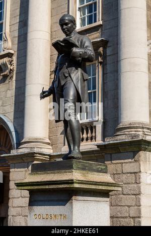 Oliver Goldsmith Statue, Trinity College, Dublin City, Comté de Dublin, Irlande Banque D'Images