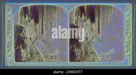 Inspiré par la formation de glace dans la « Catlin's Cave » près des chutes du Niagara, la grotte intérieure de Catlin's, Niagara, Charles Bierstadt, Niagara Falls, 1867 - 1891, papier, imprimé albumine, hauteur 87 mm × largeur 176 mm, réimaginé par Artotop. L'art classique réinventé avec une touche moderne. Conception de lumière chaleureuse et gaie, de luminosité et de rayonnement de lumière. La photographie s'inspire du surréalisme et du futurisme, embrassant l'énergie dynamique de la technologie moderne, du mouvement, de la vitesse et révolutionne la culture Banque D'Images