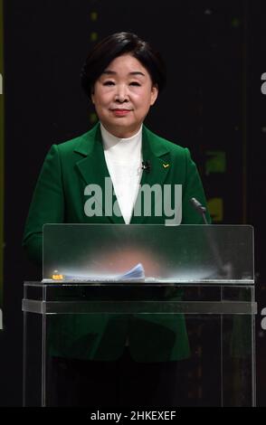 (220204) -- SÉOUL, le 4 février 2022 (Xinhua) -- le candidat à la présidence sud-coréen SIM sang-jeung du Parti de la Justice prépare un débat télévisé pour l'élection présidentielle du 9 mars à Séoul, en Corée du Sud, le 3 février 2022.(NEWSIS/document via Xinhua) Banque D'Images