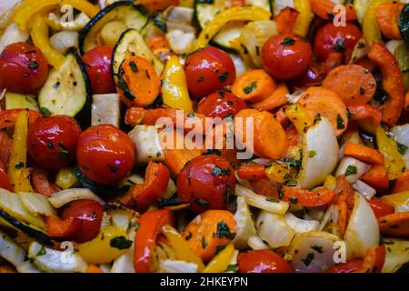 légumes dans une poêle Banque D'Images