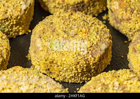 Nuggets de légumes congelés avec lentilles et verts, macro Banque D'Images