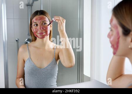 Solution de pelage.Soins de la peau.Soin exfoliant du visage.Peel chimique.Soins du visage. Banque D'Images