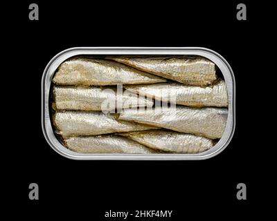 Vue de dessus d'une boîte de conserve avec sardines à l'intérieur sur fond noir afin qu'il puisse être silhoueté et l'arrière-plan peut être changé. Banque D'Images