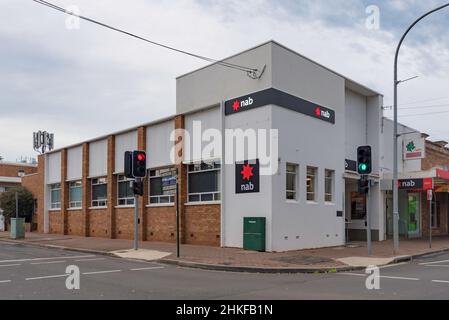 La succursale NAB (National Australia Bank) de Bowral, en Nouvelle-Galles du Sud, est l'une des nombreuses succursales de pays construites après la guerre. Voir aussi Bathurst et Bega Banque D'Images