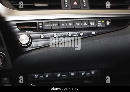 commandes manuelles de climatisation de la voiture Banque D'Images