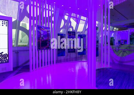 Dubaï, Émirats arabes Unis, 27.09.21.Galerie à Dubai Frame, musée de la galerie lumineux bleu moderne montrant le processus de construction de Dubai Frame. Vue intérieure. Banque D'Images