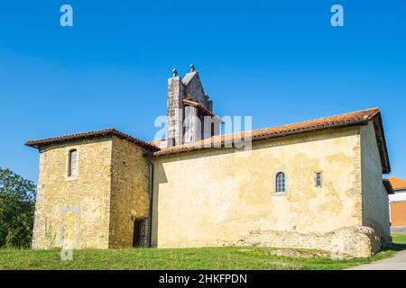 France, Pyrénées-Atlantiques, environs d'Ostabat-ASME, chapelle Saint-Nicolas d'Harambeltz sur la via Lemovicensis ou Vezelay, l'une des voies principales vers Saint-Jacques-de-Compostelle Banque D'Images