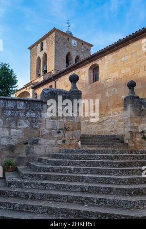 Espagne, Navarre, Ciruqui (Zirauki), village sur le Camino Francés, route espagnole du pèlerinage à Saint-Jacques-de-Compostelle, classé au patrimoine mondial de l'UNESCO, église San Roman Banque D'Images