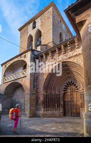 Espagne, Navarre, Ciruqui (Zirauki), randonnée sur le Camino Francés, route espagnole du pèlerinage à Saint-Jacques-de-Compostelle, classé au patrimoine mondial de l'UNESCO, porte romane de l'église Saint-Romain Banque D'Images